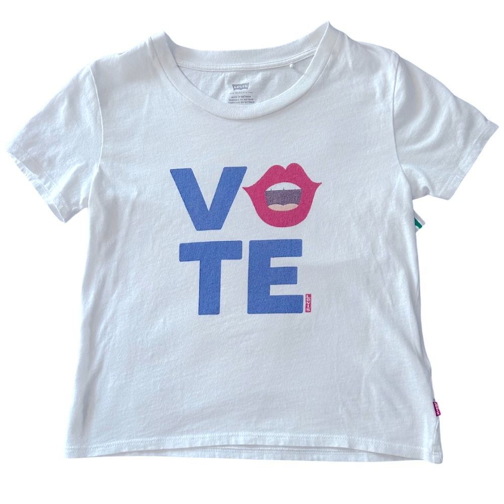 NWT - Levi’s Vote Tee